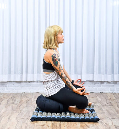 Leewadee Meditation Cushion Set – 1 Round Zafu Meditation Pillow and 1 Square Roll-Up Zabuton Meditation Mat, Pillows Bundle Filled with Kapok