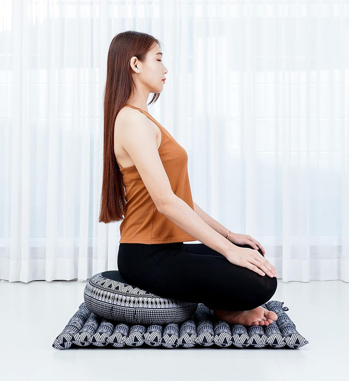 Leewadee Meditation Cushion Set – 1 Round Zafu Meditation Pillow and 1 Square Roll-Up Zabuton Meditation Mat, Pillows Bundle Filled with Kapok