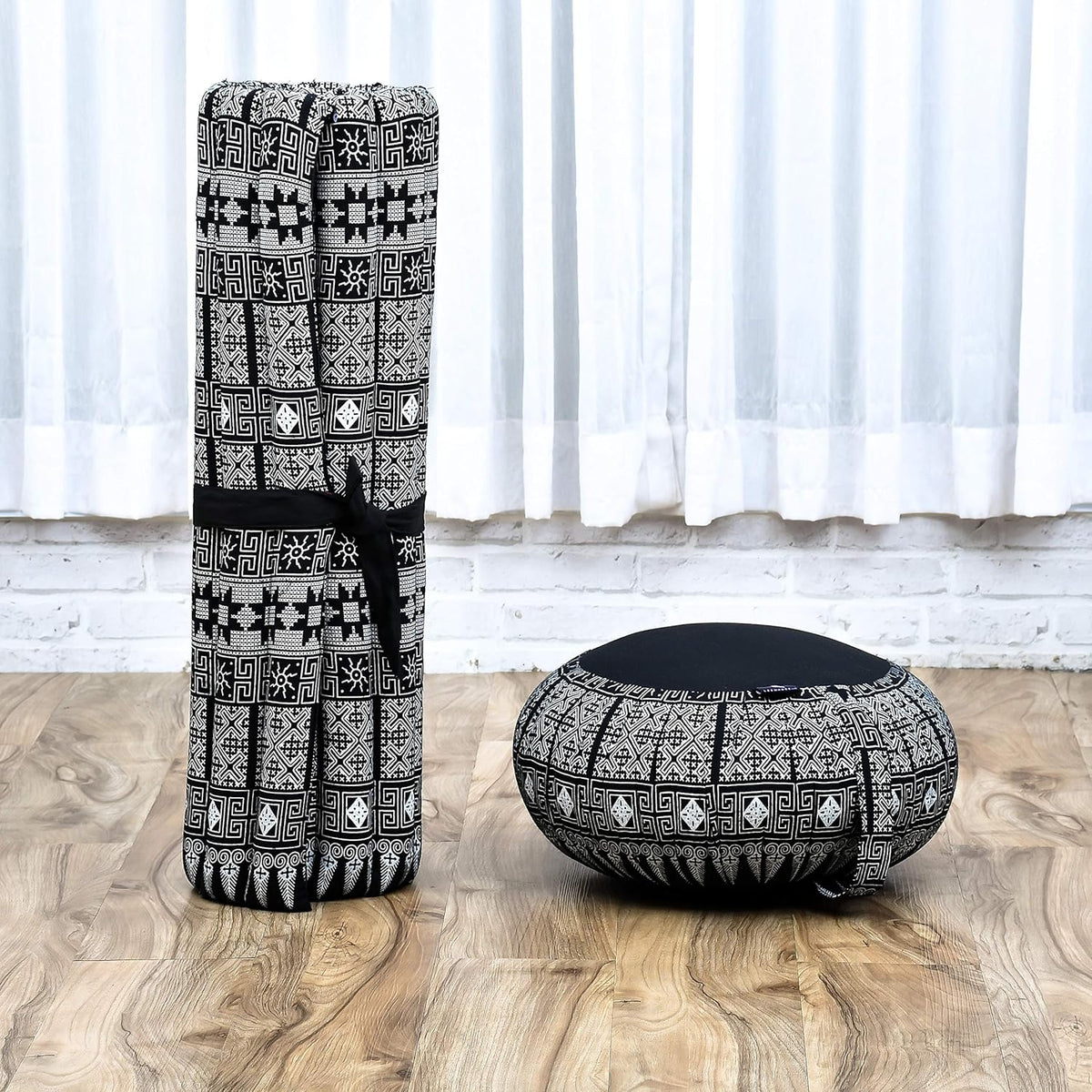 Leewadee Meditation Cushion Set – 1 Round Zafu Meditation Pillow and 1 Square Roll-Up Zabuton Meditation Mat, Pillows Bundle Filled with Kapok